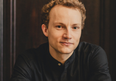 NIKLAS BENJAMIN HOFFMAN, dirigent TILL SCHULER, violončelo 10. travnja 2026 19:30 KD Vatroslav Lisinski