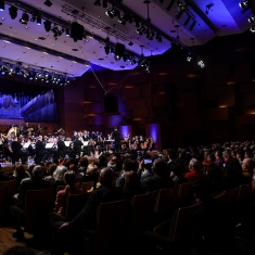 najsjajnija-zvijezda-hrvatskog-mjuzikla-alfi-kabiljo-uz-zagrebacku-filharmoniju-razveselio-prepunu-dvoranu-lisinski-gallery_image-22-1711440088.162.JPG