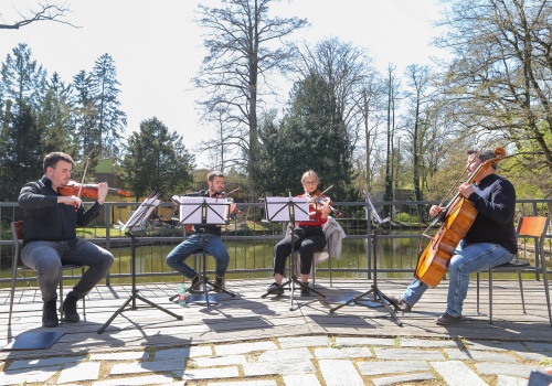 KONCERT KOMORNIH SASTAVA ZAGREBAČKE FILHARMONIJE, U ZOOLOŠKOM VRTU NA LABUĐEM OTOKU