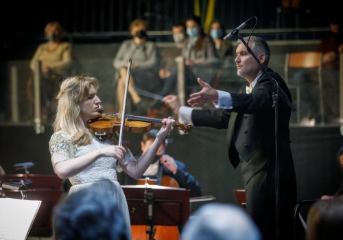 PLAVI CIKLUS 7.5.2021. JURE BUČEVIĆ dirigent, KATARINA KUTNAR violina