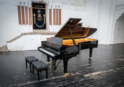 Uručen je zlatni ključić novog koncertnog klavira Muzičkoj omladini Novog Sada